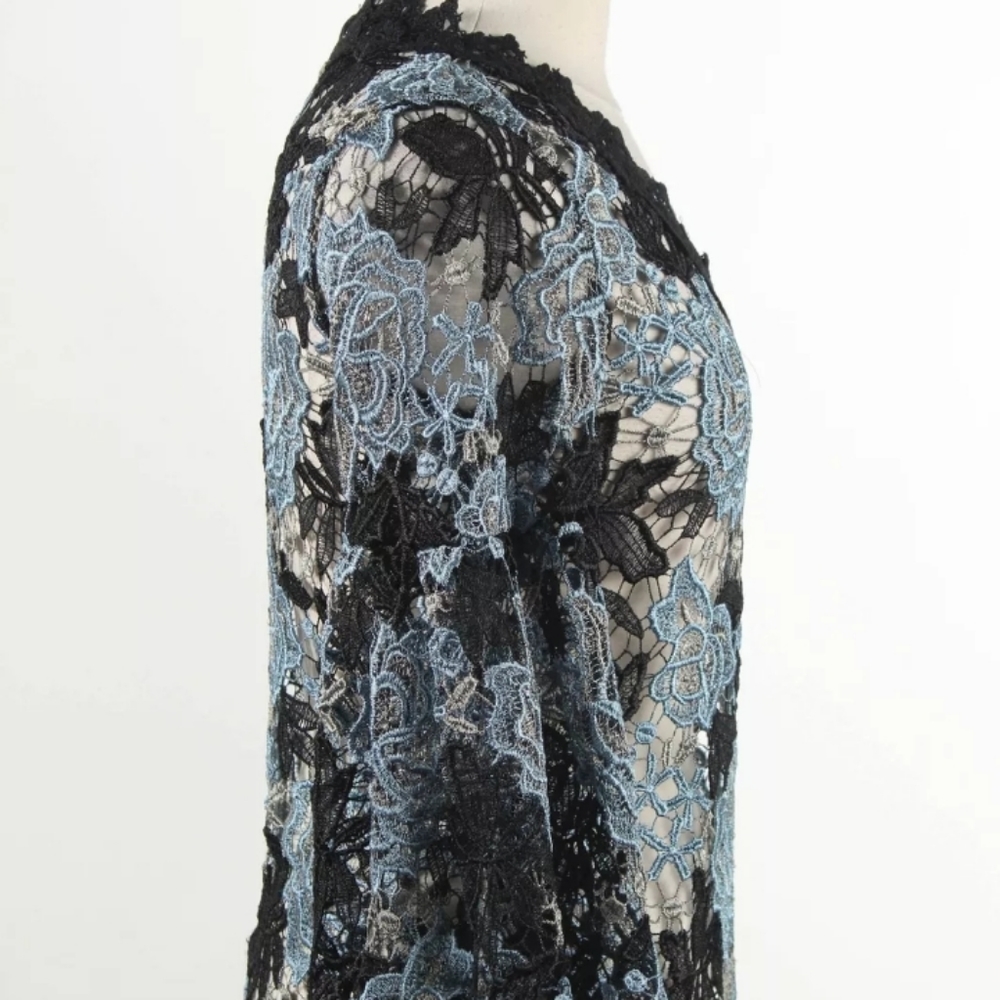 * KOBI LACE BLUE & BLACK FORAL TOP, SIZE XS - Picture 4 of 8